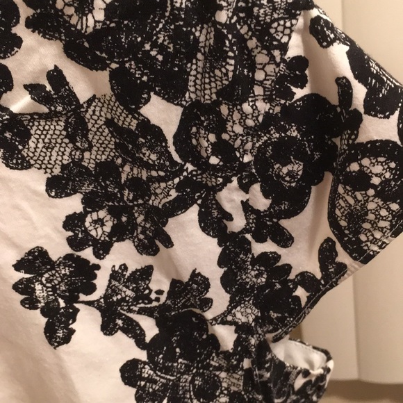 New York & Company cap sleeves top - Picture 3 of 6